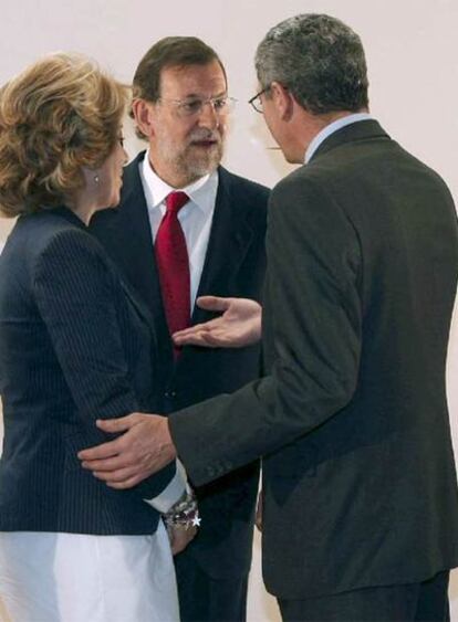 Mariano Rajoy, entre Esperanza Aguirre y Alberto Ruiz-Gallardón.