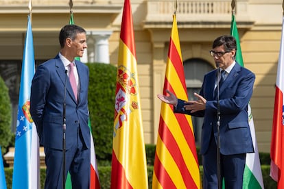 Pedro Sánchez y Salvador Illa en el Palau de Pedralbes el pasado junio.