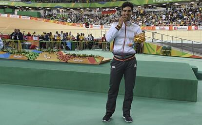 Alfonso Cabello, ciclista paralímpico.