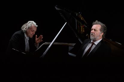 El pianista Gerold Huber y el barítono Christian Gerhaher durante su recital, el pasado 19 de diciembre en el Teatro de la Zarzuela.