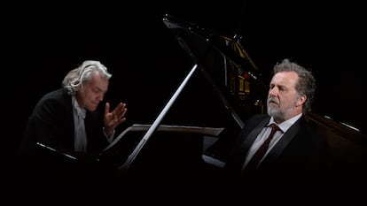 El pianista Gerold Huber y el barítono Christian Gerhaher durante su recital, el pasado 19 de diciembre en el Teatro de la Zarzuela.