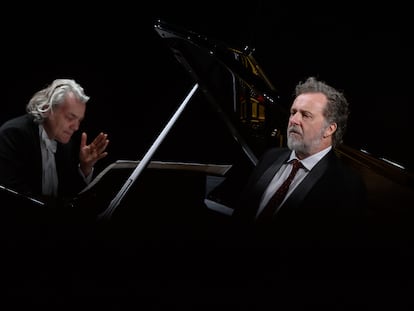 El pianista Gerold Huber y el barítono Christian Gerhaher durante su recital, el pasado 19 de diciembre en el Teatro de la Zarzuela.