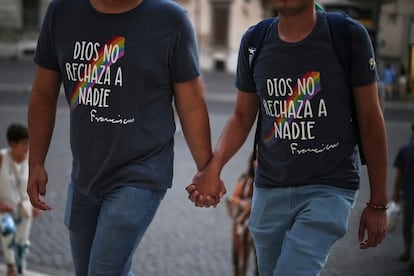 Dos peregrinos en Roma este viernes.