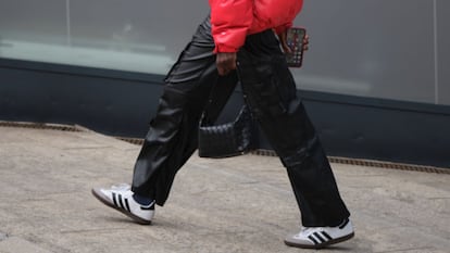 Estas zapatillas Adidas están en oferta. GETTY IMAGES.