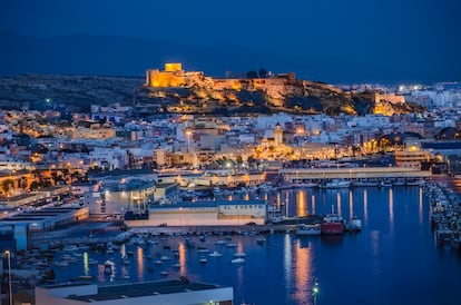 Vista panorámica del puerto de la ciudad de Almería.