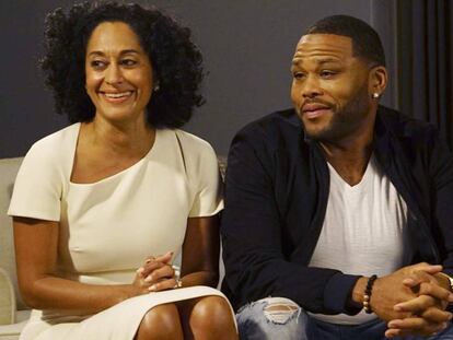 Tracee Ellis Ross e Anthony Anderson em “Black-ish”.