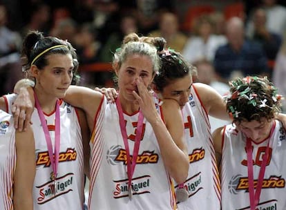 Isabel Sánchez, Amaya Valdemoro, Laura Camps y Elisa Aguilar (de izquierda a derecha), tras la derrota.