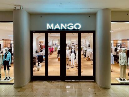 Imagen facilitada por la empresa de la nueva tienda de Mango en Westfield Montgomery (Maryland), en las afueras de Washington.