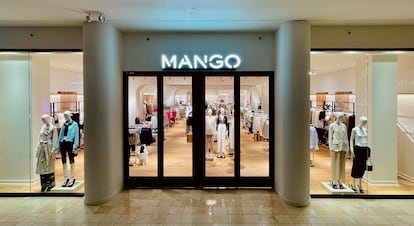 Imagen facilitada por la empresa de la nueva tienda de Mango en Westfield Montgomery (Maryland), en las afueras de Washington.