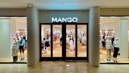Imagen facilitada por la empresa de la nueva tienda de Mango en Westfield Montgomery (Maryland), en las afueras de Washington.