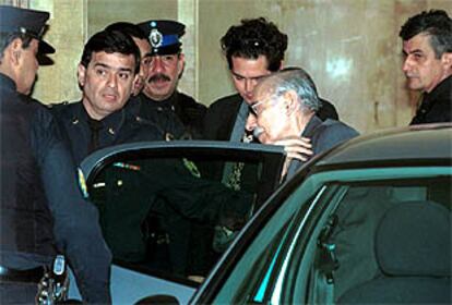 El ex dictador Videla, a su llagada a los tribunales.