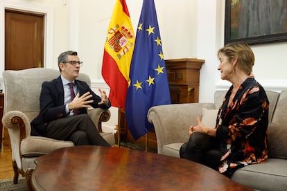 El ministro de la Presidencia, Justicia y Relaciones con las Cortes, Félix Bolaños, reunido, este jueves, con la presidenta del Consejo General de la Abogacía Española, Victoria Ortega.