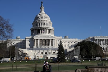 Trabajadores preparan el Congreso para la toma de posesión de Joe Biden el próximo 20 de enero.