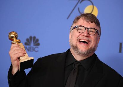 Guillermo del Toro, amb el Globus d'Or al millor director.