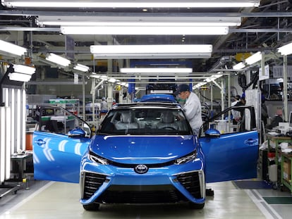 Trabajador de Toyota en la planta de Motomachi, Aichi, Japón