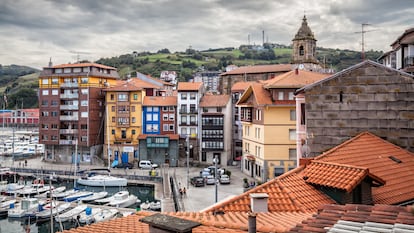 Vista del puerto y la ciudad de Bermeo, en la provincia vasca de Bizkaia.