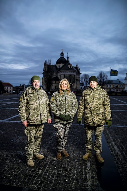 Ukrainian soldiers, in the town of Zhovkva (Ukraine).