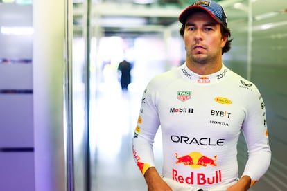 Checo Pérez en el garaje de Red Bull durante el Gran Premio de Australia, en Melbourne.