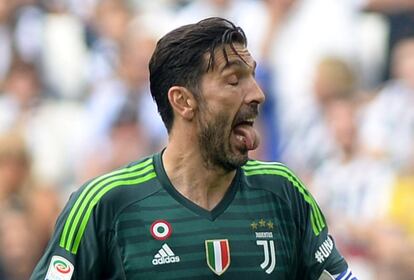 Buffon, en un momento del partido contra el Hellas Verona. 