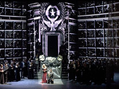 Est&eacute;tica hitleriana en una escena de Macbeth, de Giussepe Verdi, en el Teatro Col&oacute;n.