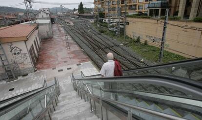 La línea de Euskotren a su paso por Irún. 