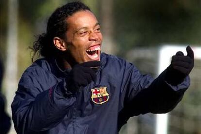 Ronaldinho, durante el entrenamiento de ayer.