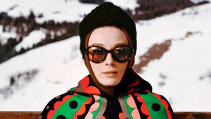 Imagen de la película 'Charada' con Audrey Hepburn vestida de Gicenchy.