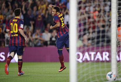 Neymar celebra su gol con Messi