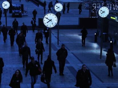 Workers in London's financial district make an early start.