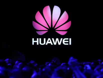 Logo de Huawei con fondo negro