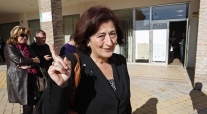 La exalcaldesa de Manilva Antonia Muñoz, a la salida de los juzgados.