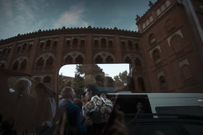 El torero se despide de Las Ventas tras la exitosa corrida.