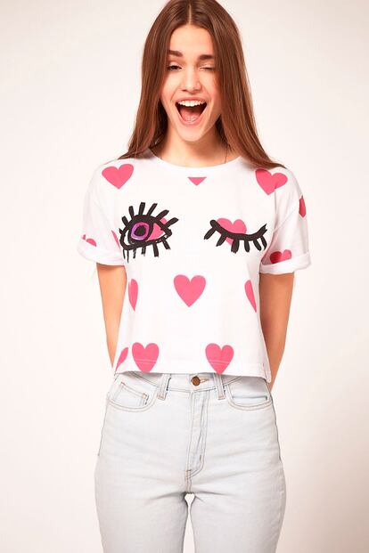 Camiseta con guiño de ojos, de Asos.