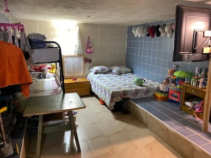 Uno de los 68 trasteros alquilados como vivienda en Palma, en el que viven un matrimonio colombiano con sus dos hijos.