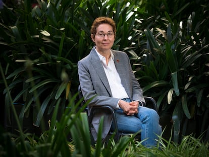 Marta Segarra, en el jardín del Ateneo Barcelonés, en Barcelona, el 16 de junio de 2022.