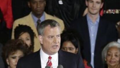 El candidato demócrata para la alcaldía de Nueva York Bill de Blasio habla tras confirmarse su victoria sobre su rival republicano, Joe Lhota.