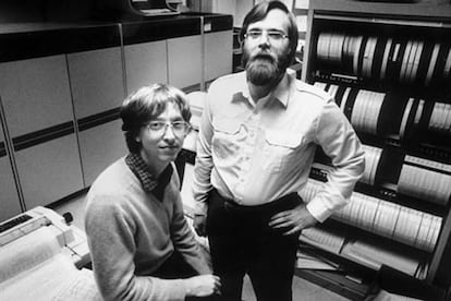 Allen y Gates trabajaron codo con codo en la nueva empresa hasta 1983 (la fotografía es de 1981), cuando el segundo decidió abandonar Microsoft tras serle diagnosticada la enfermedad de Hodking de la que logró recuperarse. En la actualidad es accionista de la productora de películas de animación Dreamworks, presidente de Charter Communications y aparece a menudo en la lista Forbes de los más ricos del mundo.