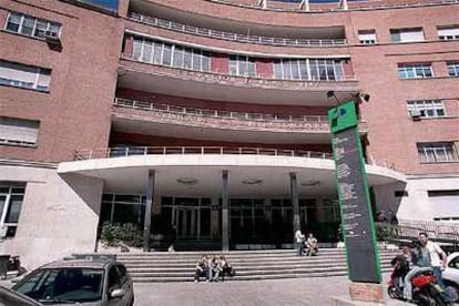 Fachada principal del hospital de La Concepción, de la Fundación Jiménez Díaz.