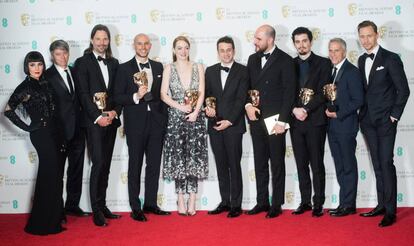 El equipo de 'La La Land' posa en la 70º edición de los premios BAFTA, el pasado domingo en Londres.