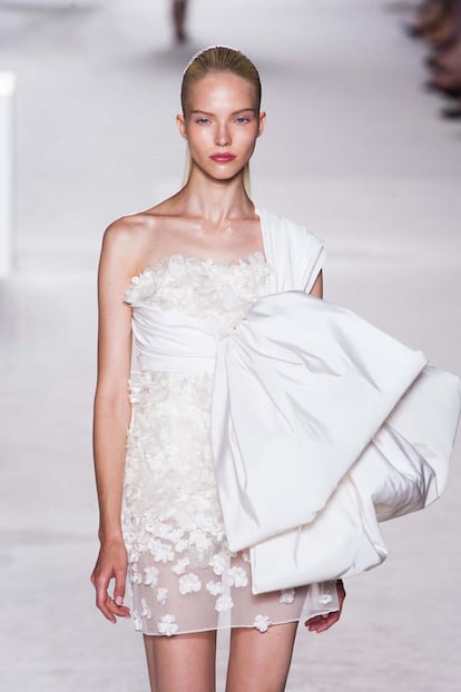 El delicado jardin de Giambattista Valli