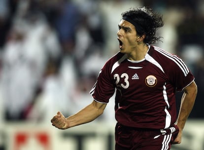 Sebastián Soria celebra un gol con la selección de Qatar en 2006.