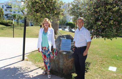 Carmen Thyssen junto al alcalde, José María García Urbano.