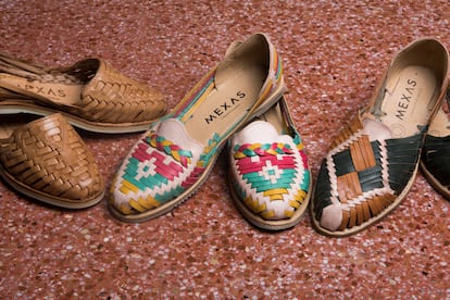 Tres pares de huaraches de la firma Mexas.