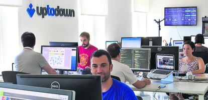 Empleados de Uptown en la sede de la compa&ntilde;&iacute;a en M&aacute;laga