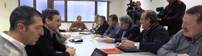 Reunión hoy en Madrid de los representantes de los sindicatos de Iberia para estudiar el calendario de posibles movilizaciones ante la falta de avances en la negociación con la compañía sobre el plan de transformación. Reunión hoy en Madrid de los representantes de los sindicatos de Iberia