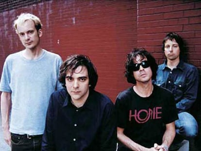 Fountains Of Wayne en una imagen promocional. Adam Schlesinger es el segundo por la izquierda.