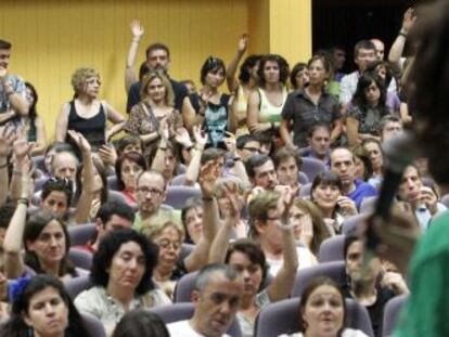 Asamblea de profesores en un instituto público de Madrid, la semana pasada, contra los recortes educativos.