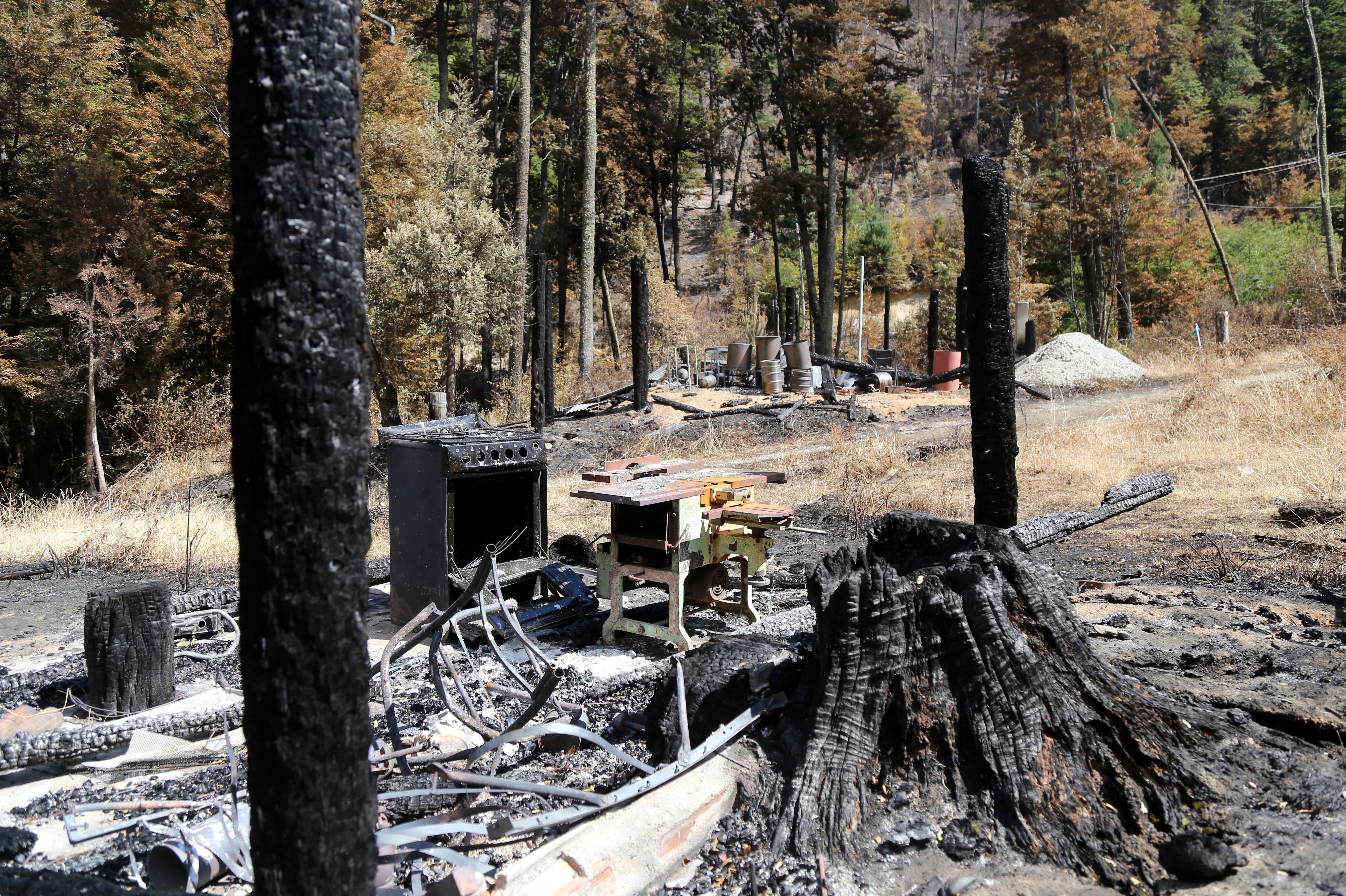 Restos de una vivienda en El Hoyo, en Chubut.