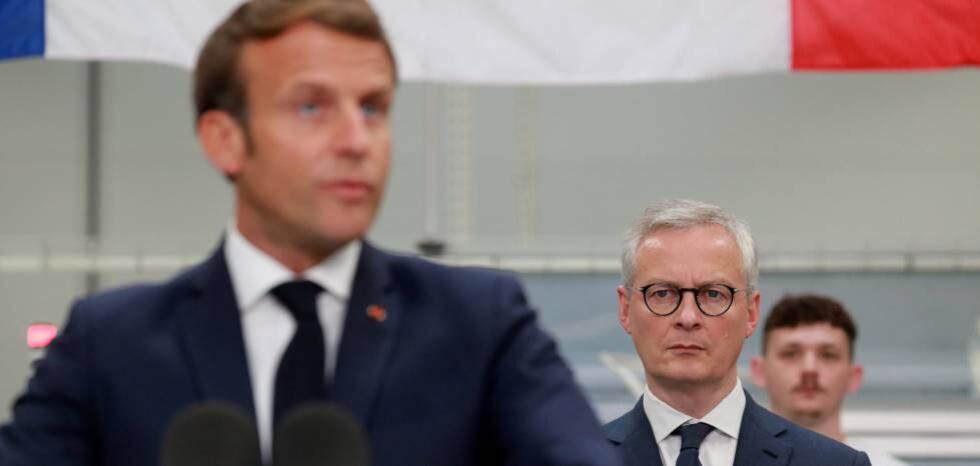 El presidente francés, Emmanuel Macron, junto al Ministro de Finanzas, Bruno Le Maire.