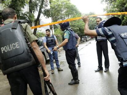 Al menos 20 muertos en una ataque terrorista en Bangladesh